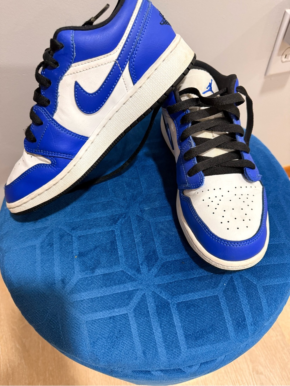 Nike Low-Top Sneakers - White, Blue, Black